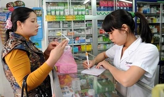 Người Việt coi chừng hết thuốc chữa vì mua kháng sinh dễ như ra chợ mua rau