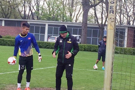 Thủ môn U.20 Việt Nam được HLV U.23 Borussia M’gladbach đích thân dạy nghề