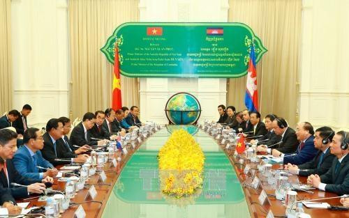 Thủ tướng Nguyễn Xuân Phúc hội đàm với Thủ tướng Campuchia
