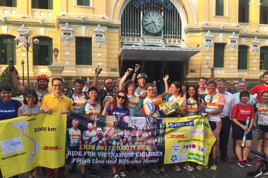 Đoàn đạp xe xuyên Việt H2H Charity Ride về đích
