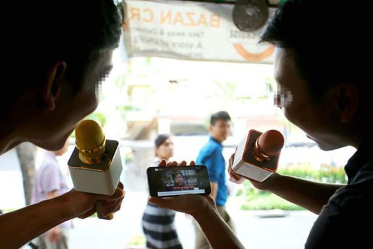 Dân Sài Gòn khốn khổ vì karaoke ‘xách tay’