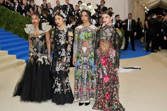 Thương hiệu thời trang nào xuất hiện trên thảm đỏ Met Gala 2017 nhiều nhất?