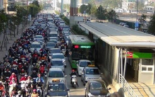 "Giải cứu" Buýt nhanh Hà Nội: Cần nhiều phương tiện giao thông bổ trợ