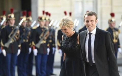 Tình sử của tân Tổng thống Pháp: Mối tình đầu thoảng qua và niềm 'đam mê tuyệt đối'