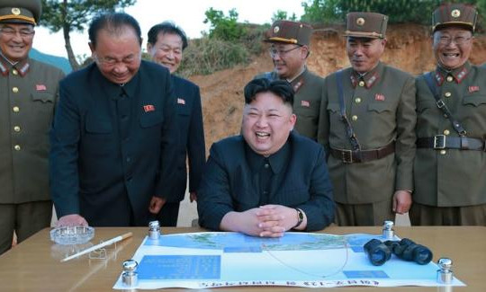 Kim Jong-un trực tiếp chỉ huy phóng tên lửa đạn đạo tầm xa Hwasong-12 