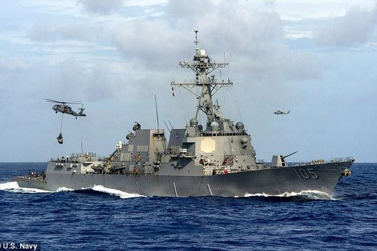 Trung Quốc cho tàu chiến xua đuổi khu trục  của Mỹ ở đảo Vành khăn