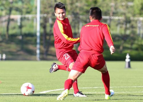 Bị chê yếu hơn Honduras, đội trưởng U.20 Việt Nam phản pháo