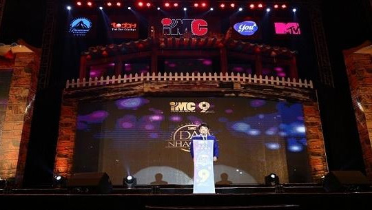 Hàng ngàn khán giả Đà Nẵng chìm đắm trong đêm nhạc 'Vũ hội đèn lồng'
