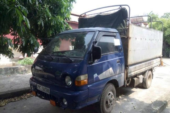 Hà Nội: Bắt giữ xe tải chở trái phép hơn 3 nghìn lít chất thải nguy hại 