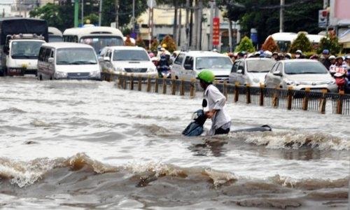 TP.HCM: Hệ thống thoát nước bị lấn chiếm, chống hoài vẫn… ngập