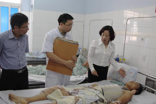 Quảng Ninh: Rơi vận thăng công trình, 7 công nhân nhập viện