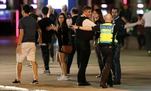 Lao xe và đâm dao khủng bố tại London, ít nhất 9 người chết