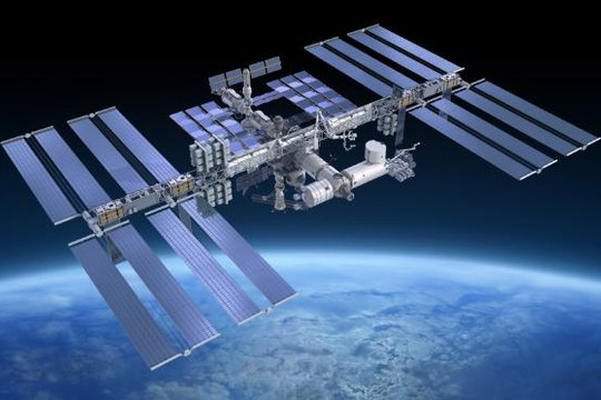 Trạm vũ trụ quốc tế ISS suýt gặp nguy vì vệ tinh do thám Mỹ