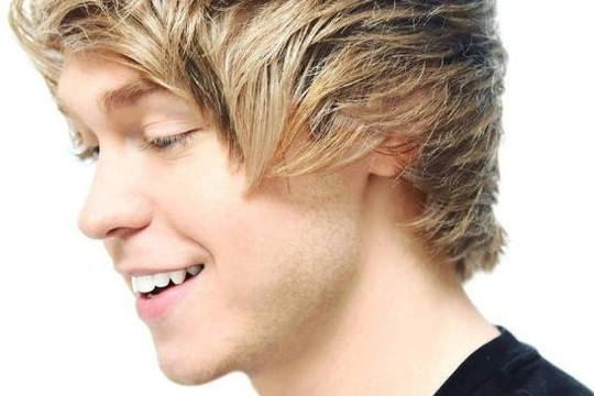 Ngôi sao YouTube Austin Jones bị bắt vì dụ dỗ và tàng trữ clip khiêu dâm trẻ em ​