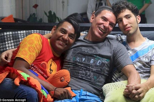 Cuộc hôn nhân đồng giới đa ái hợp pháp hóa đầu tiên tại Colombia