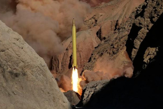 Vệ binh Iran phóng tên lửa vào bọn IS, trả thù 2 vụ tấn công ở Tehran
