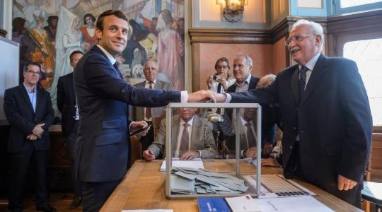 Phe của Tổng thống Macron thắng áp đảo ở vòng 2, châu Âu vui mừng