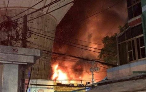 Cháy nổ lớn tại nhà kho sát trung tâm Sài Gòn