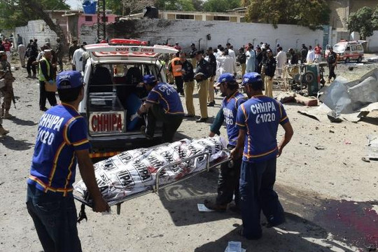 Đánh bom xe hơi tự sát gần văn phòng cảnh sát trưởng ở Pakistan