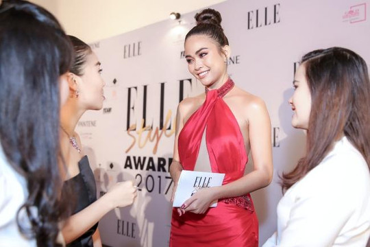 Mâu Thủy diện đầm cut-out nổi bật trên thảm đỏ Elle Style Awards 2017