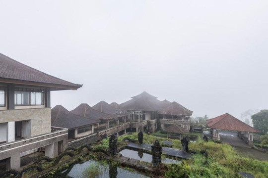 Loạt ảnh khách sạn 'ma' chưa một lần đón khách ở đảo Bali, Indonesia