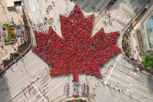 3.600 người xếp hình kỷ niệm 150 năm Quốc khánh Canada