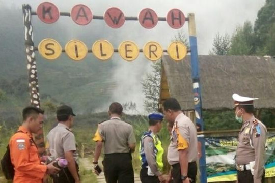 Trực thăng Indonesia rơi khi cứu cư dân vùng núi lửa phun trào