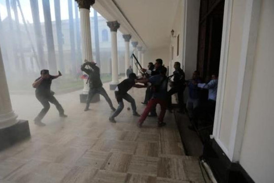 Bạo động tại Tòa nhà Quốc hội Venezuela, 5 nghị sĩ bị thương