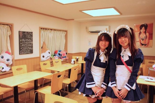 Góc khuất đen tối bên trong những quán cafe 'hầu gái' tại Nhật Bản