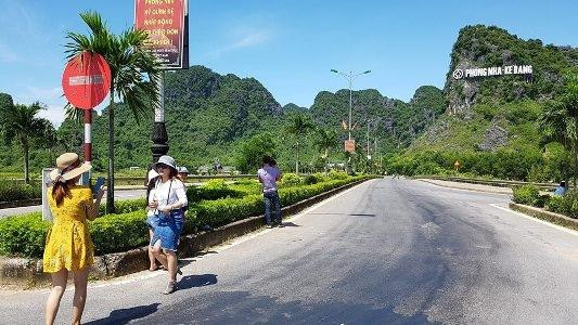Vụ gom rác ở Phong Nha-Kẻ Bàng: Phó CT huyện ‘biến báo’ trong báo cáo