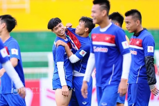 Công Phượng thua trong thử thách đá bóng cùng đồng đội