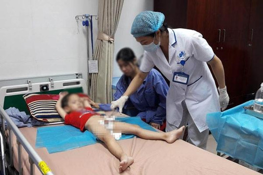 Chủ phòng khám không phép ở Hưng Yên: 'Lỗi do bố mẹ các cháu không giữ vệ sinh đúng cách'