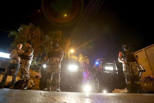 Đấu súng trong đại sứ quán Israel ở Jordan