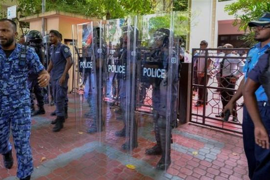 Thiên đường Maldives: Tổng thống cho quân đội phong tỏa quốc hội, trấn áp nghị sĩ