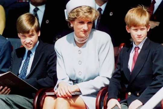 Nước mắt của Hoàng tử Anh: 20 năm chôn giấu hồi ức về người mẹ quá cố, Công nương Diana
