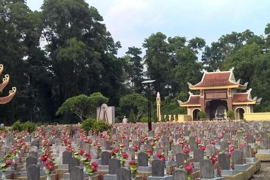 Điện năng mặt trời thắp sáng Nghĩa trang liệt sĩ quốc gia Trường Sơn