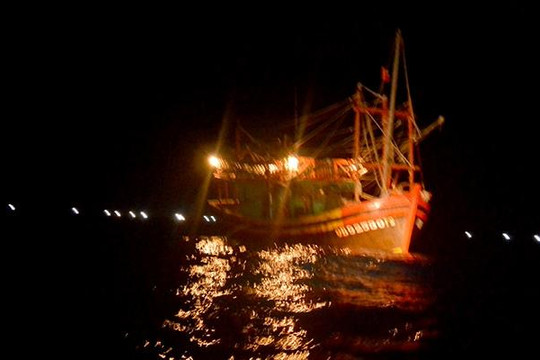 Vẫn chưa tìm thấy 5 thuyền viên tàu cá bị chìm ở Hoàng Sa