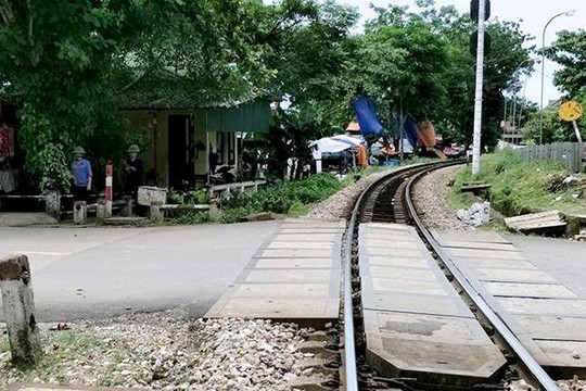 Hà Tĩnh: Côn đồ dọa giết và cướp tiền nhân viên gác chắn đường sắt