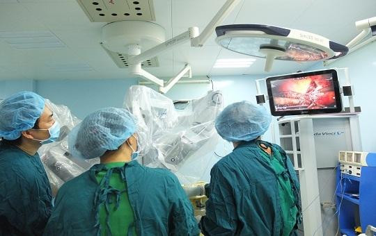 Lần đầu tiên Việt Nam dùng robot điều trị ung thư gan