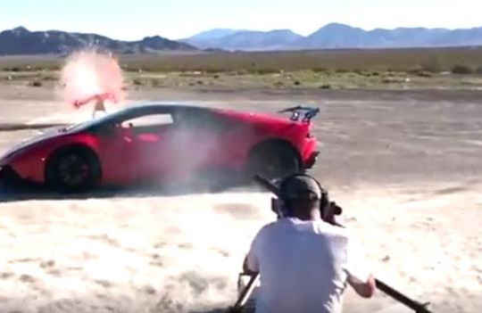 Thiếu gia bắn xuyên Lamborghini Huracan giá 17 tỉ để chứng tỏ độ giàu 