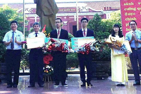 Thừa Thiên-Huế tặng 60 triệu đồng cho học sinh đạt giải quốc tế