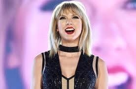 Thắng kiện người sàm sỡ vòng 3, Taylor Swift đòi đền bù... 1 USD