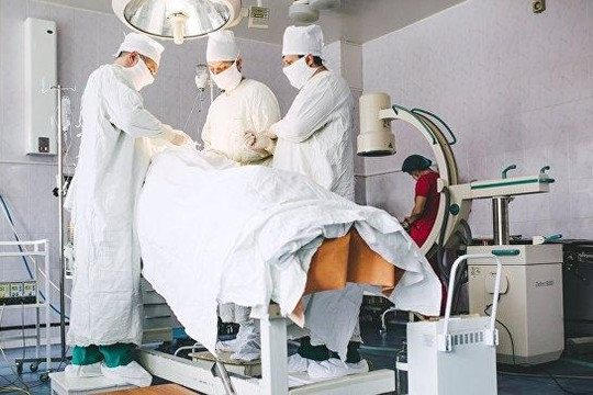  Nga lần đầu cấy ghép cả 2 máy bơm mô phỏng chức năng tim