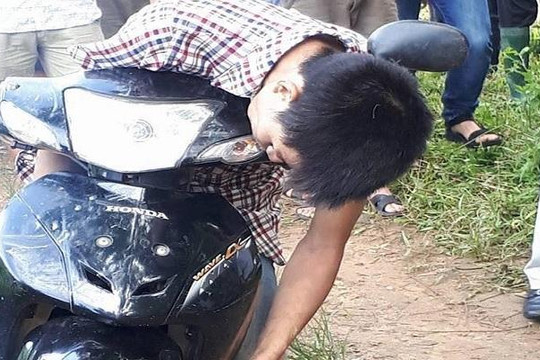 Thái Nguyên: Nam thanh niên tử vong dù vẫn ngồi trên xe máy