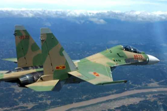 Clip Su-30MK2 của không quân Việt Nam ném bom chính xác