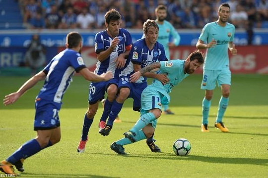 Messi sút hỏng phạt đền, Barcelona lỡ ngôi đầu bảng