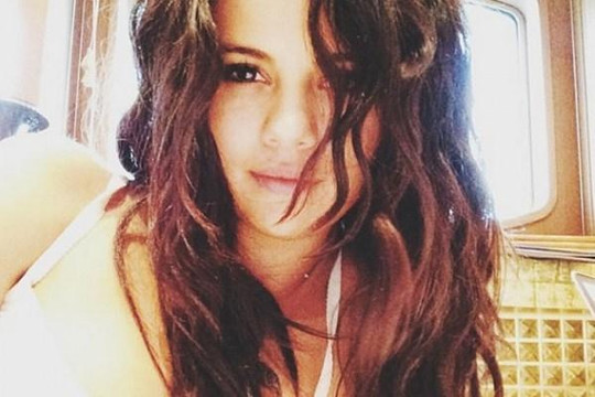 Selena Gomez bị hack trang cá nhân, đăng hình nhạy cảm của Justin Bieber