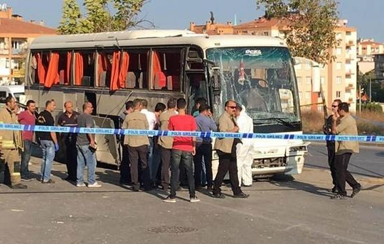 Khủng bố giấu bom trong thùng rác tấn công xe chở quản ngục Thổ Nhĩ Kỳ