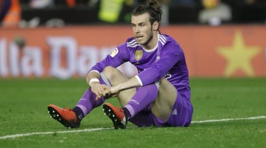 Gareth Bale  chôn vùi sự nghiệp khi quyết định ở lại với Real