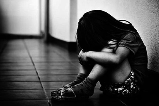 Hà Tĩnh: Điều tra vụ bé gái 12 tuổi nghi bị hàng xóm dâm ô